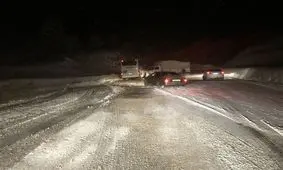 برف و بوران در ایلام؛ محورهای مواصلاتی به‌شدت لغزنده است