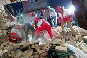لحظه نجات کودک دوساله از زیر آوار انفجار در شهریار پس از ۴ ساعت +فیلم