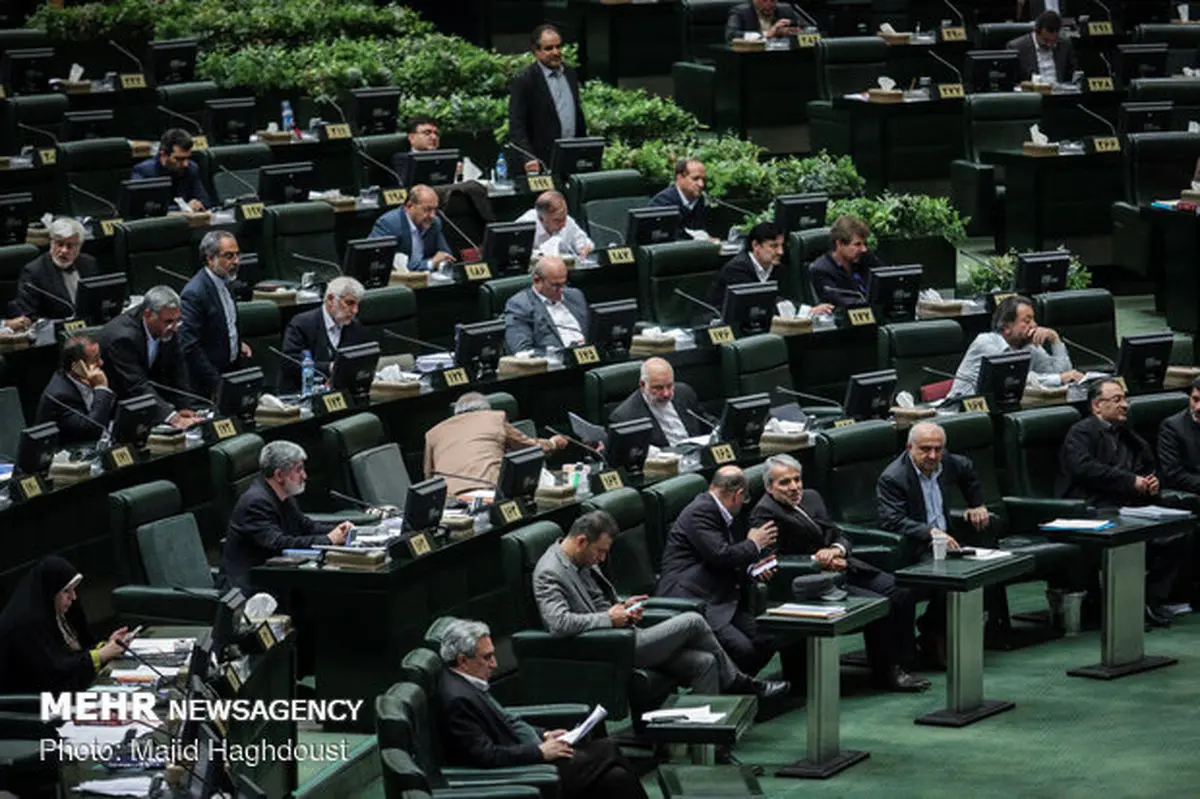 نمایندگی بیش از سه دوره متوالی در مجلس ممنوع می‌شود