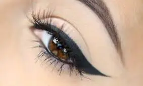 ترفندهای آرایشی برای مصرف کنندگان لنزهای چشمی