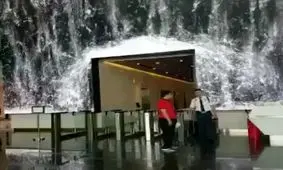 آبشار داخل ساختمان در اندونزی!