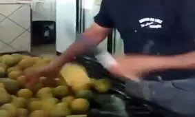 مهارت کار با چاقو !