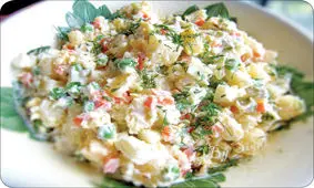 دستور تهیه یک نوع سالاد خوشمزه با نخود فرنگی و تخم مرغ