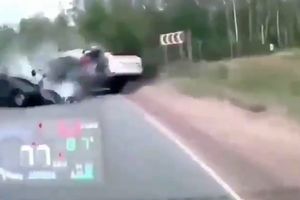 ویدیویی از تصادف خودرویی که با سبقت غیر مجاز حادثه دلخراش آفرید