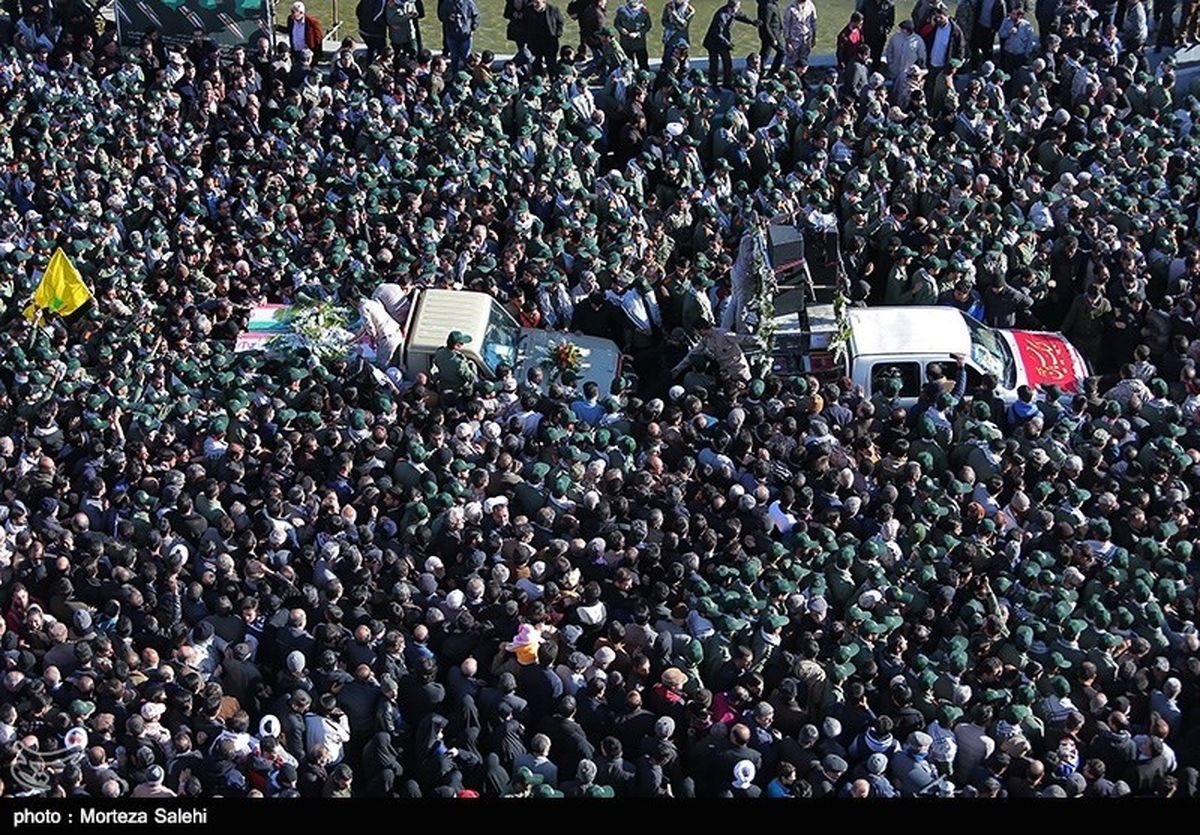 مراسم تشییع جان‌باختگان حادثه سقوط بالگرد در شهرکرد برگزار شد