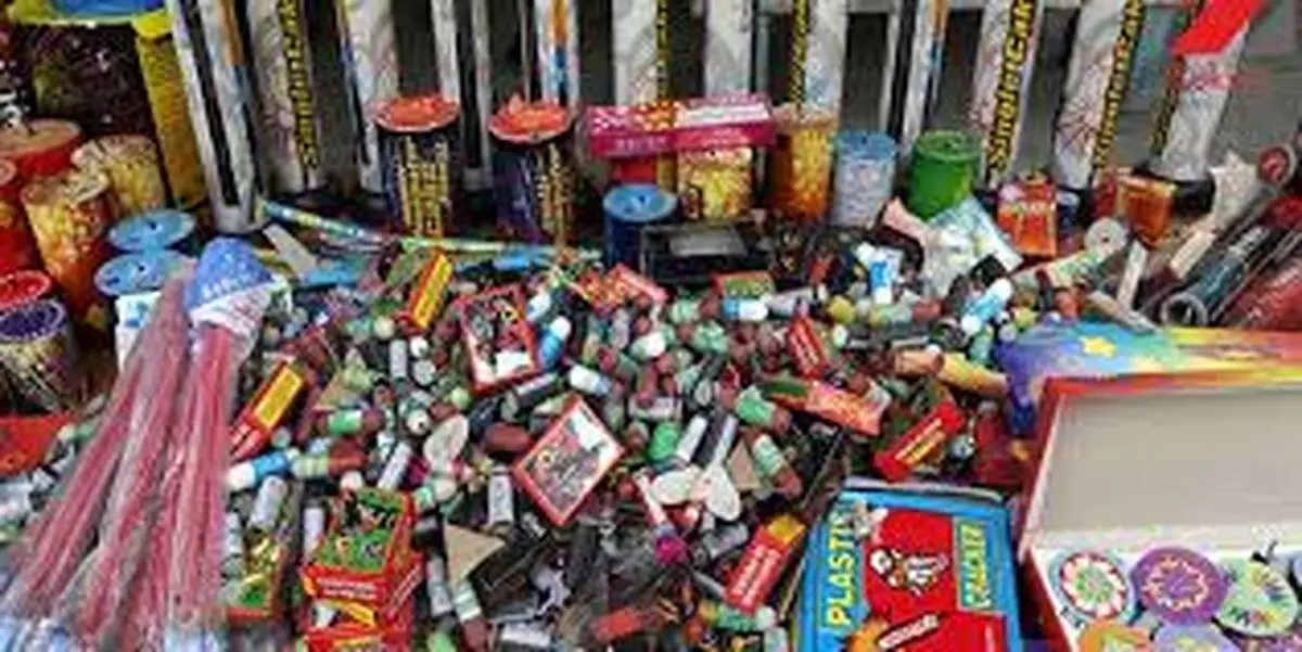 کشف ۳۰۰ هزار عدد انواع مواد محترقه در شهرستان نهاوند