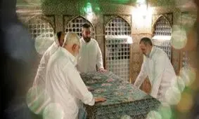 ضریح مطهر حضرت امام رضا (ع) غبارروبی شد