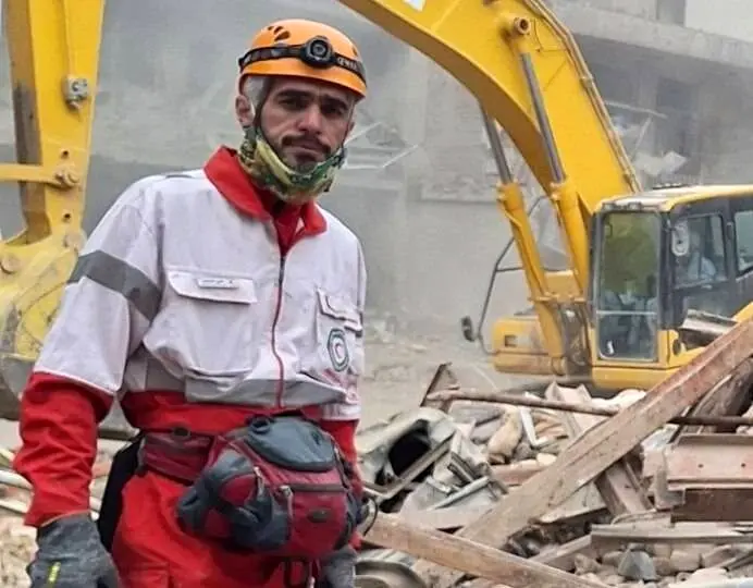 روایت یک امدادگر که زلزله بم،حادثه قطار نیشابور و جنگ این روزها را تجربه کرده/ خطر بمب و انفجار مجدد بیخ گوش امدادگران/ امدادرسانی کنار موشک ۲متری