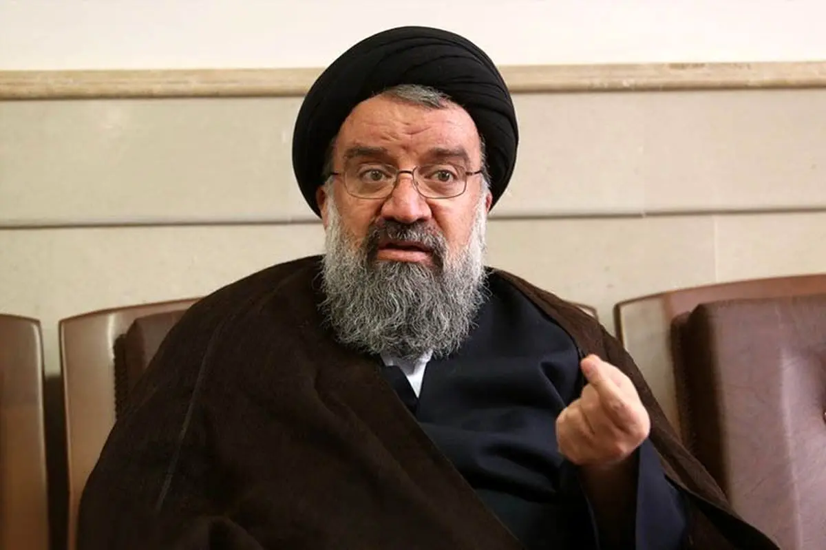 احمد خاتمی: بیعت با امام زمان جدای از بیعت با ولی فقیه نیست/ برخی بی دینی را الگو می‌دانند؛ بیعت با امام زمان این است که با حجاب‌ها در اکثریت باشند/ ولی فقیه فقط رهبر سیاسی نیست بلکه جانشین امام زمان است/ بیش از 60 هزار طلبه در حوزه علمیه قم تحصیل می‌کنند