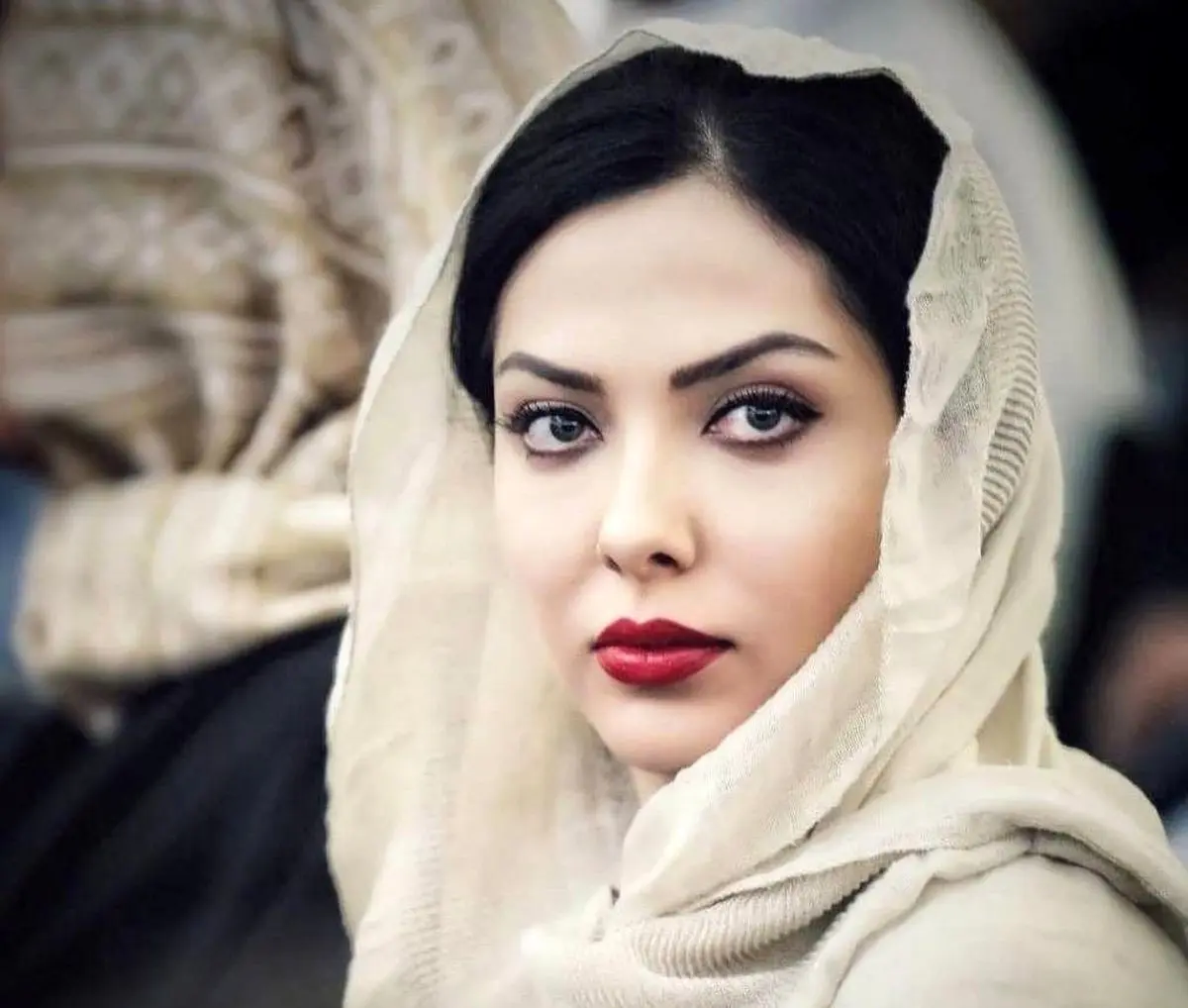 نان‌ پختن لیلا اوتادی در چادر قشقایی+عکس