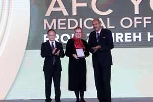 هراتیان جایزه پزشک جوان آسیا را دریافت کرد