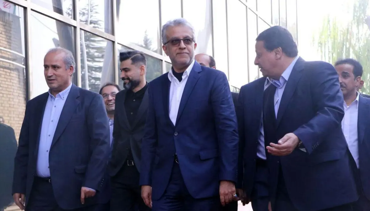 شیخ‌سلمان پشت تاج را خالی کرد!