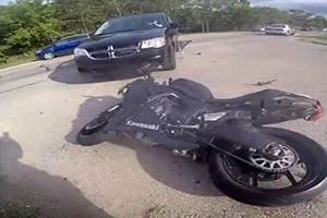 تصادف وحشتناک عاقبت رانندگی دیوانه وار با موتورسیکلت + فیلم