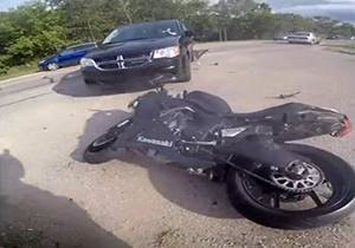 تصادف وحشتناک عاقبت رانندگی دیوانه وار با موتورسیکلت + فیلم