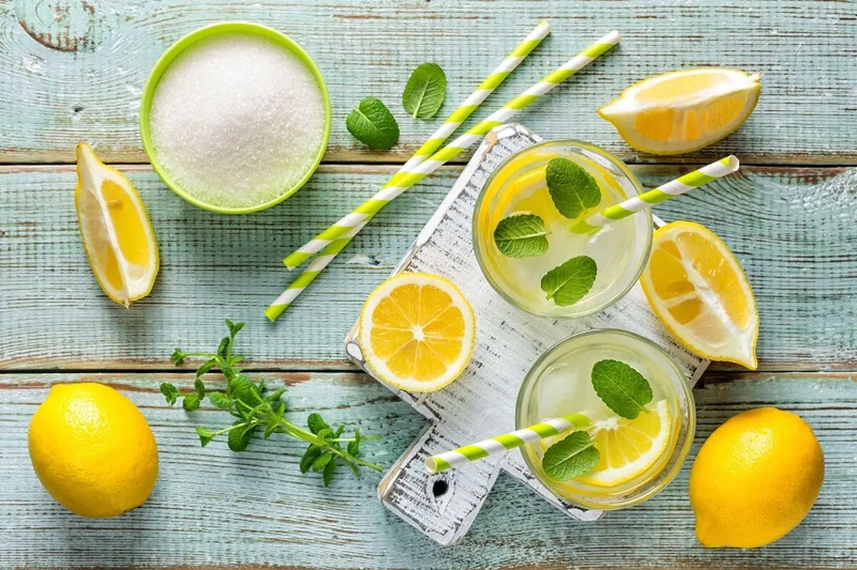 ۷ نوشیدنی چربی سوز عالی برای کاهش وزن