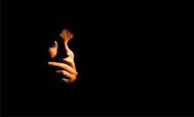 علت و درمان ترس از تاریکی در بزرگسالان