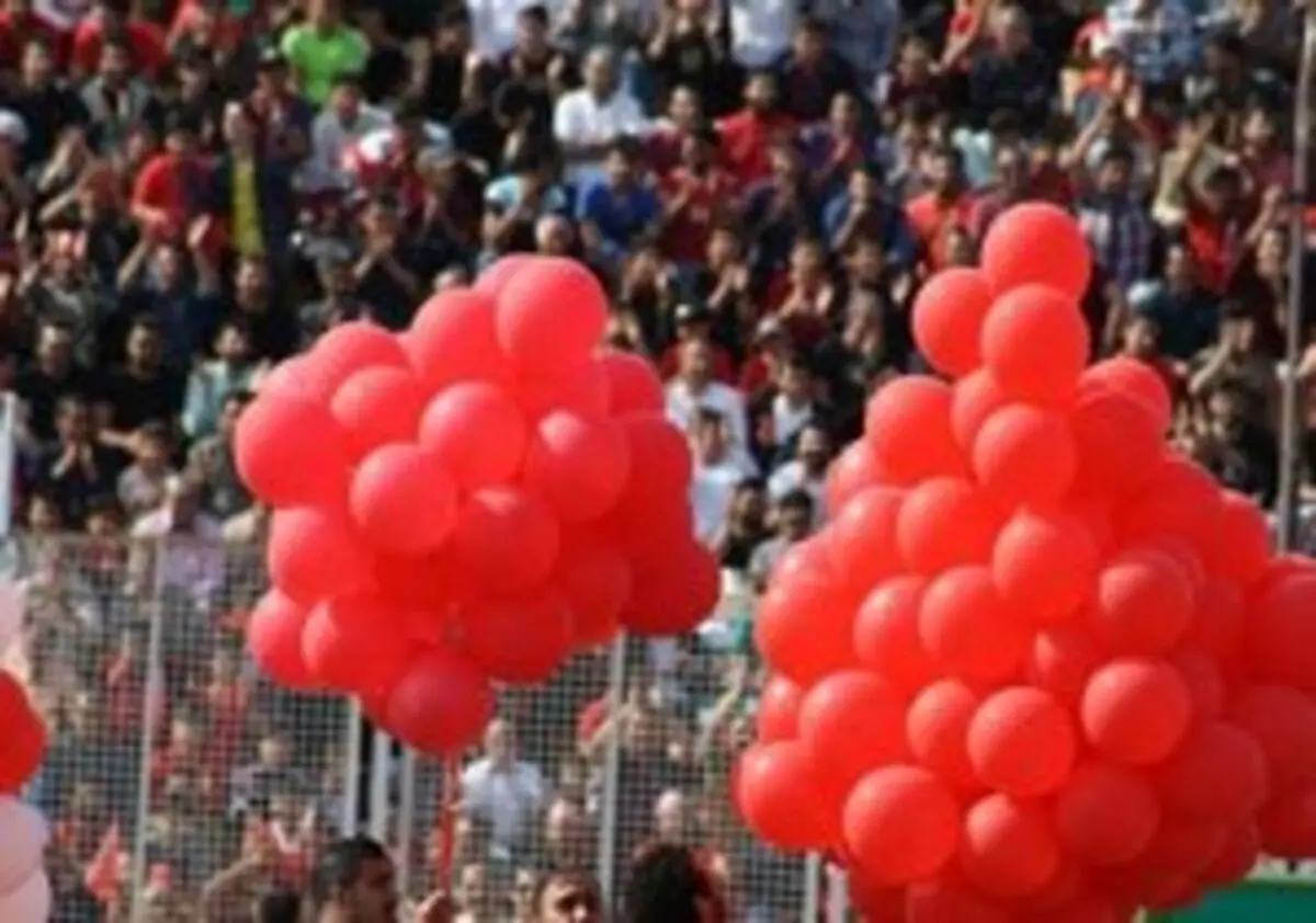 حواشی دیدار نساجی-پرسپولیس: درگیری هواداران دو تیم روی سکوها