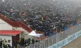 باران شدید در ورزشگاه شهید وطنی