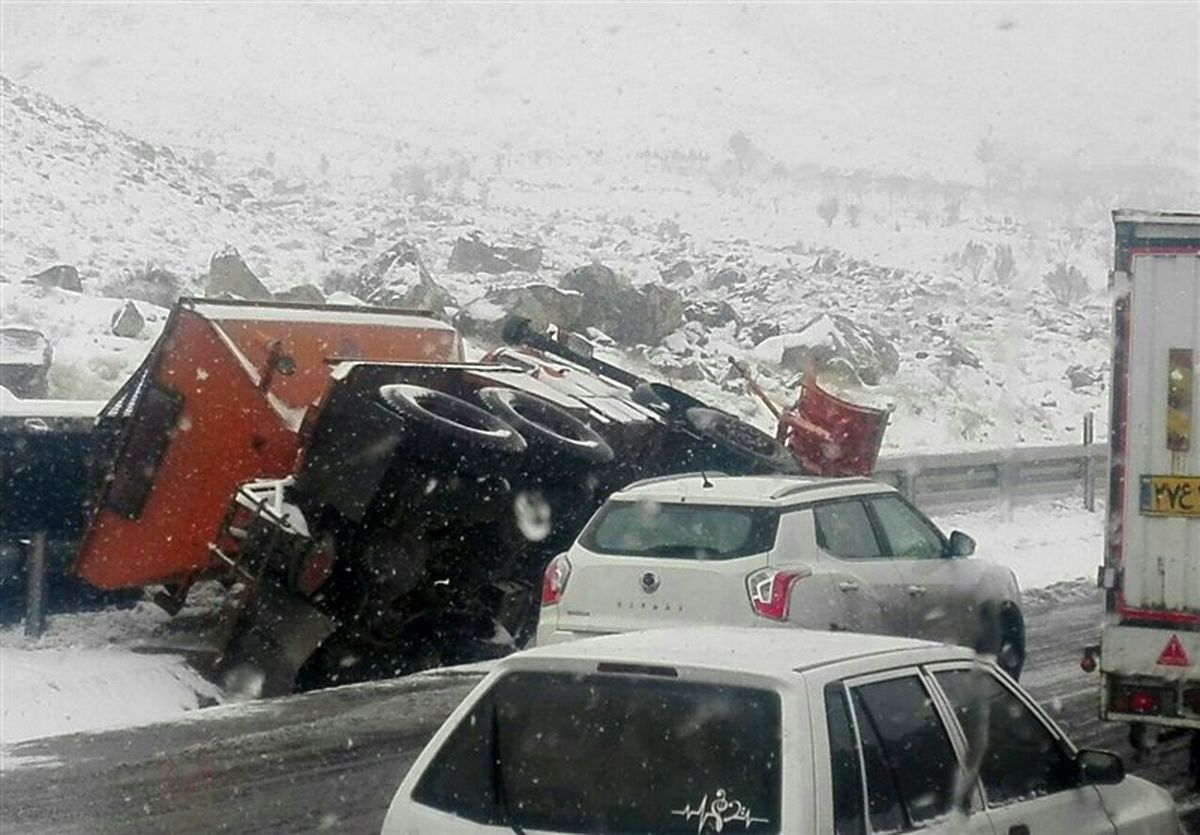 سونامی برف ۱۰ سانتی‌متری در بام ایران؛ مدیریت شهری در شهرکرد وجود ندارد