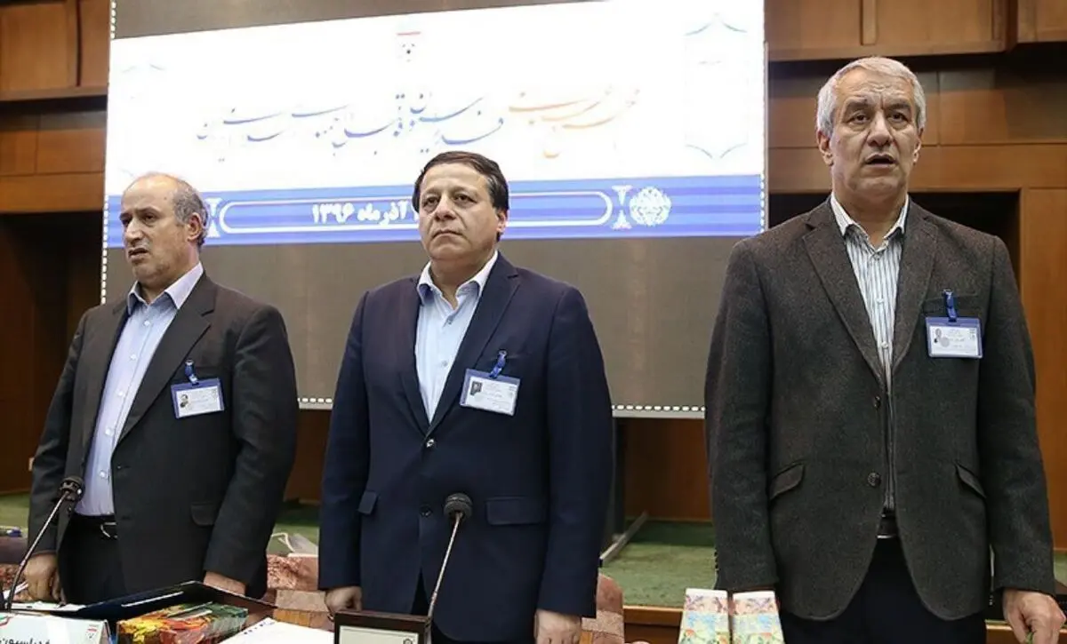 نمایش استعفا در فدراسیون فوتبال در شب برگزاری مجمع