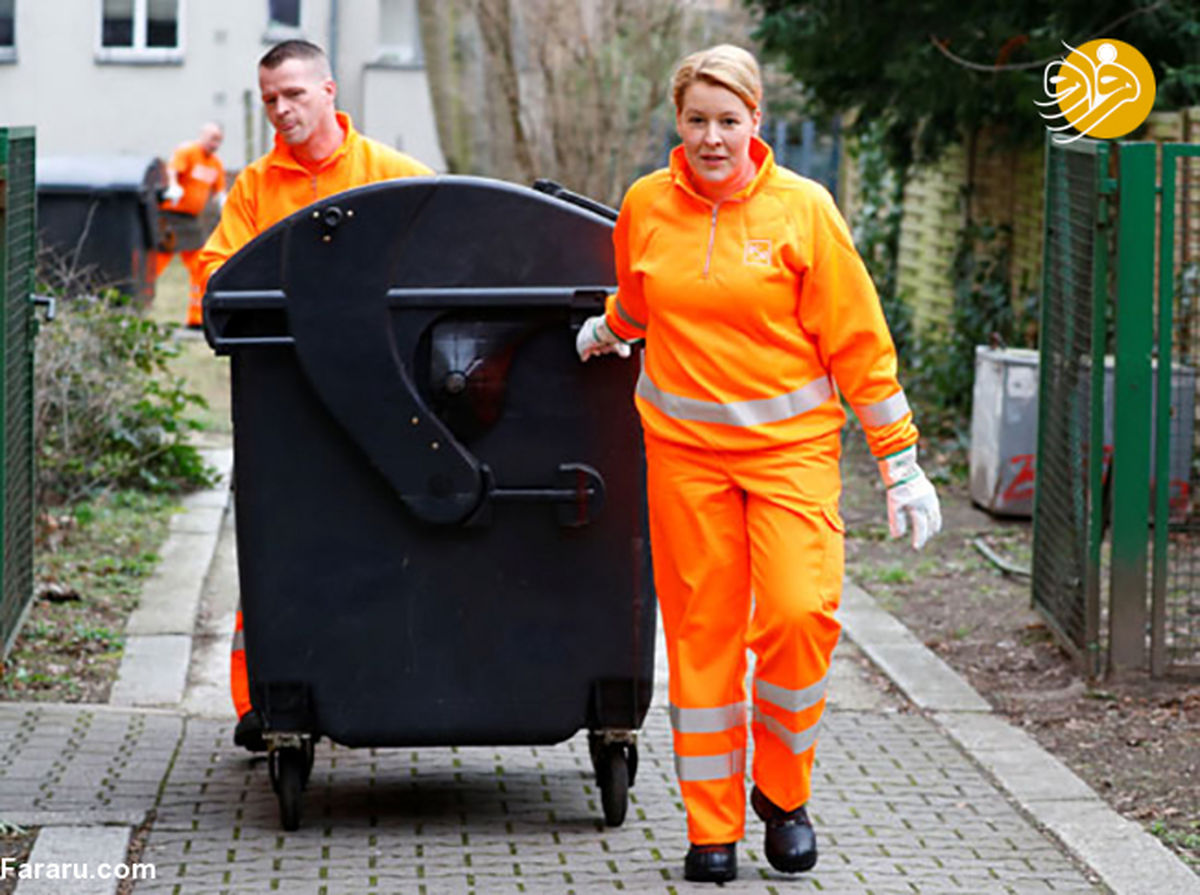 (تصاویر) جمع آوری زباله توسط خانم وزیر!