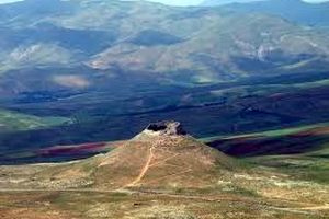 کوه زندان سلیمان واقع در تخت سلیمان، تکاب، آذربایجان غربی