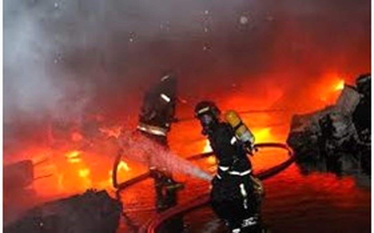 آتشسوزی در ساختمان ٢٠ واحدی در بلوار آفریقا