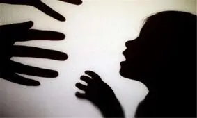 تجاوز به دختر زیبا در یک قدمی پدر و مادرش + عکس