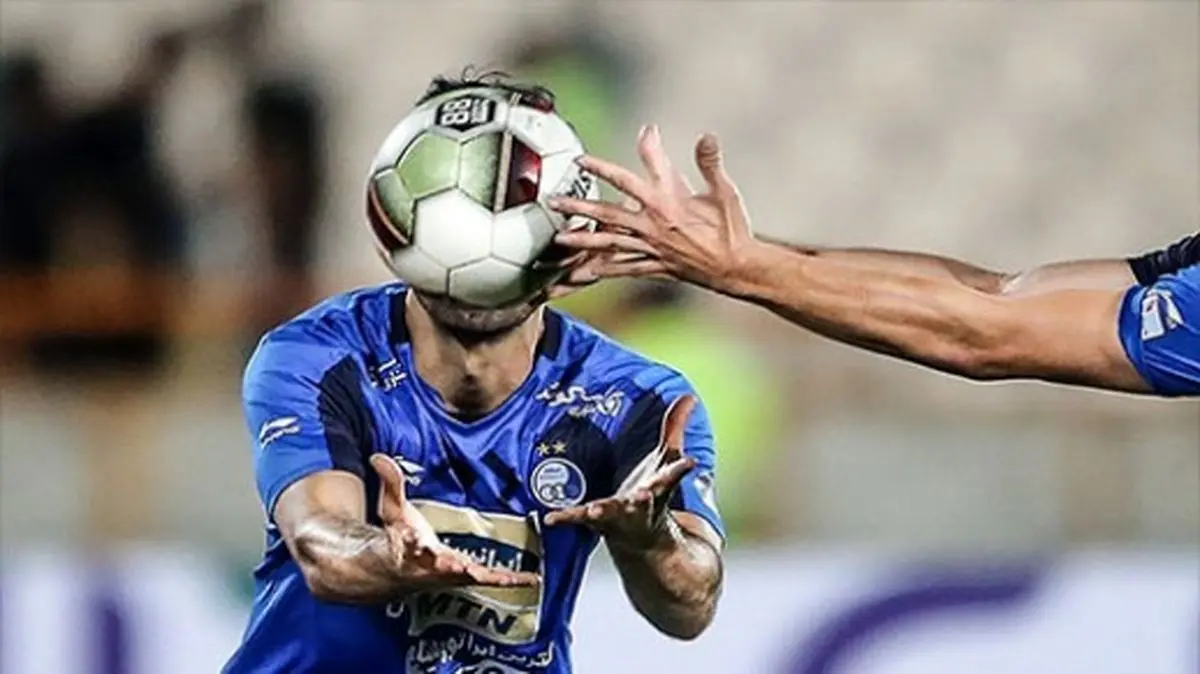 بازیکن آفریقایی استقلال خودروی گران قیمت ایرانی سوار شد