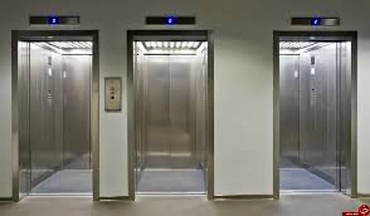 غش کردن دسته جمعی در آسانسور + فیلم