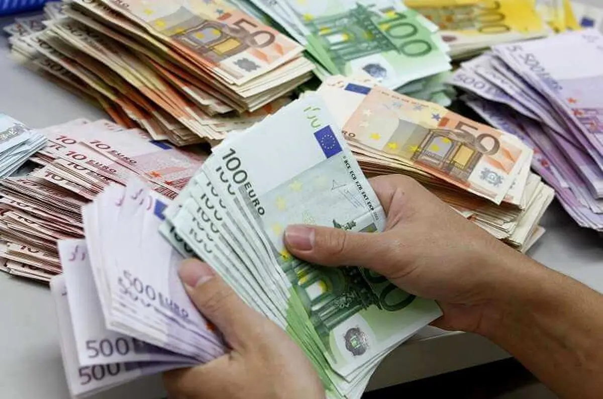 کاهش قیمت ۱۱ ارز در بازار بین بانکی