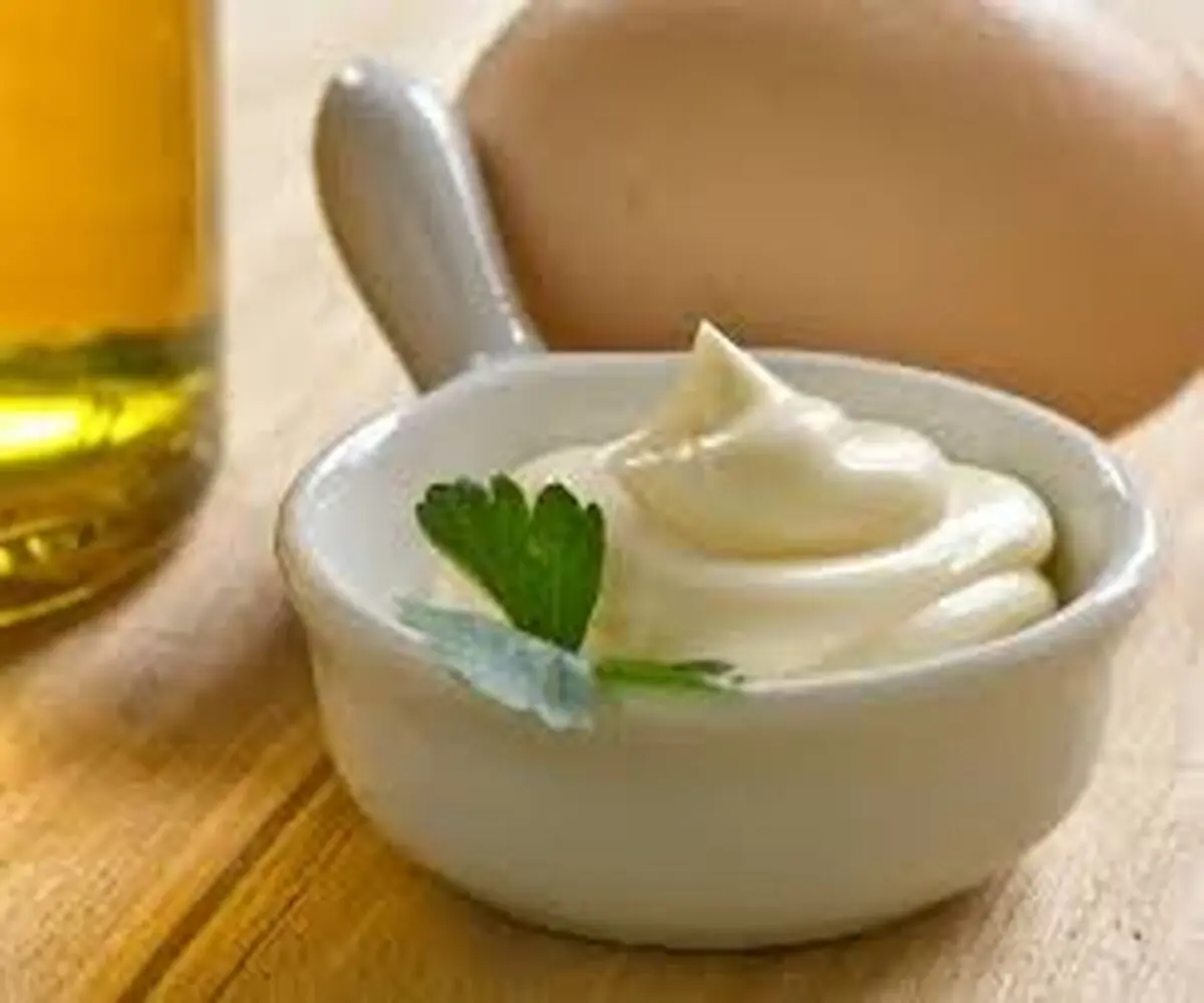 نو کردن مبل های قدیمی با سس مایونز