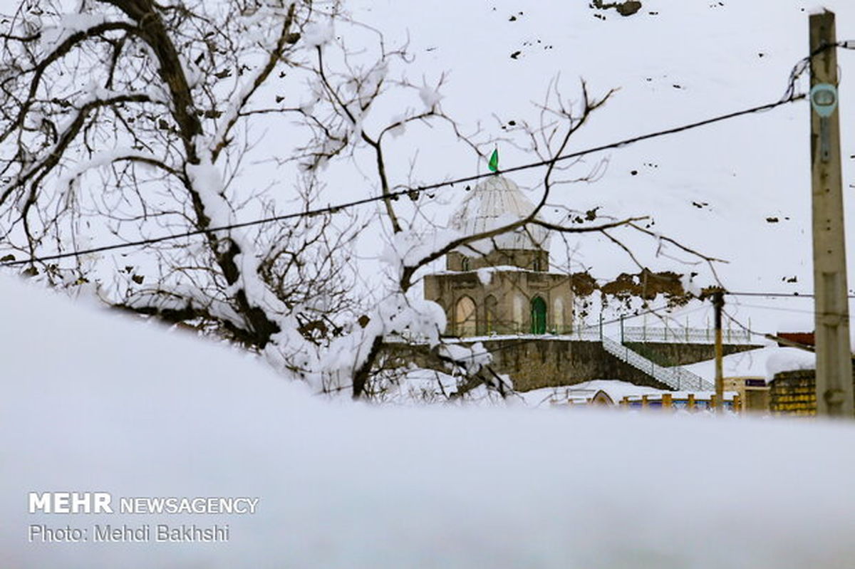 روستاهای کمران و گوکان فریدونشهر درمحاصره برف/برف‌روبی ادامه دارد
