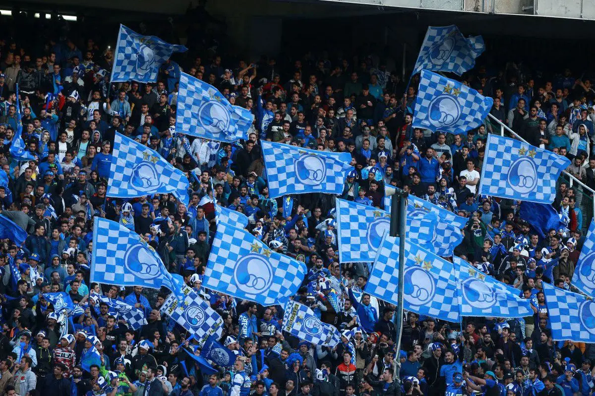 حضور ۴ هزار تماشاگر در ورزشگاه و تشویق مجیدی