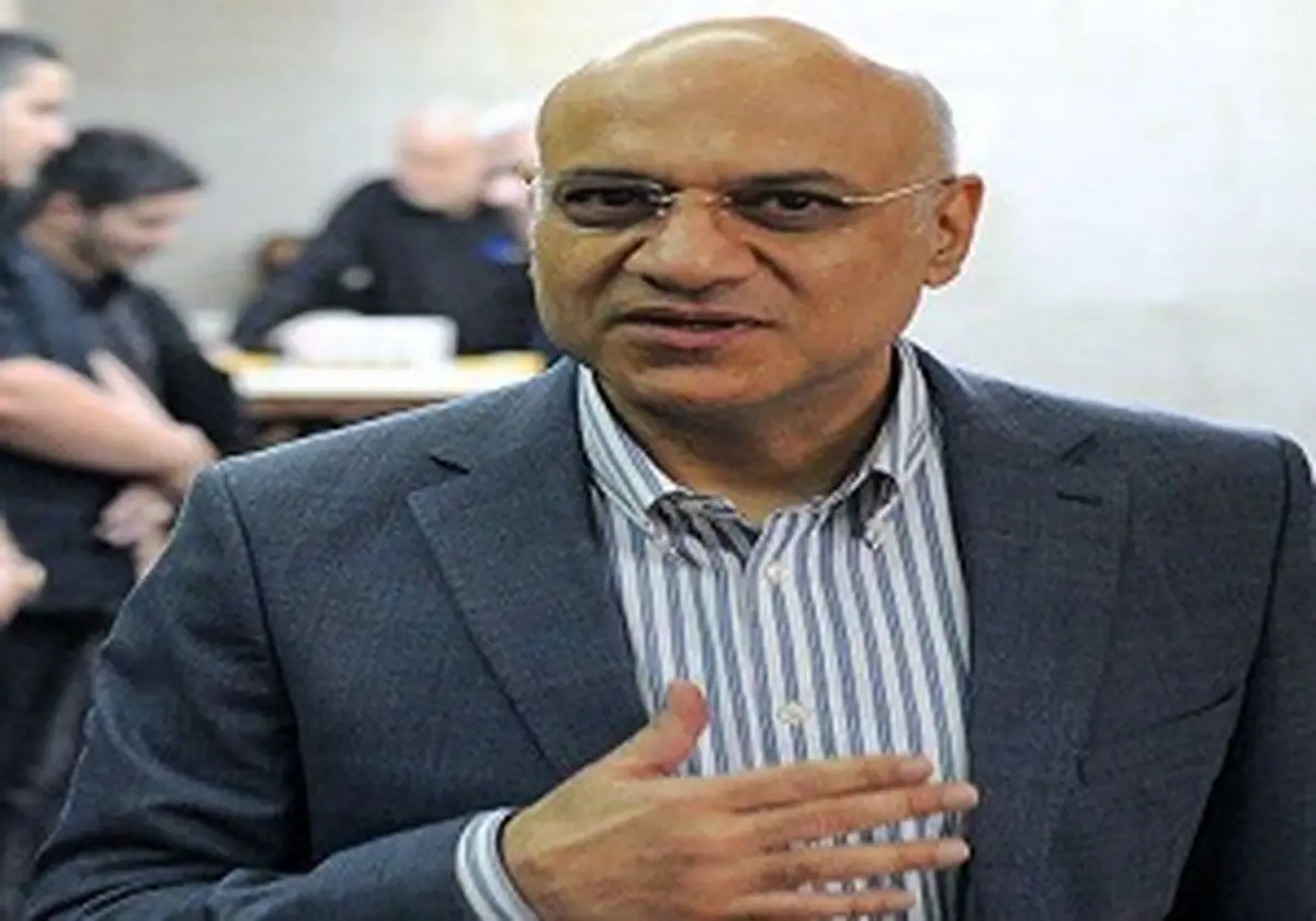 اگر قدرتش را دارد حکم جلب مرا بگیرد