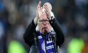 برخورد گرم شفر با گاریدو و اشتباه گوینده ورزشگاه/پرچم ژاپن در جایگاه استقلالی ها