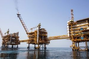 معافیت تحریمی ۸ کشور برای خرید نفت از ایران ادامه می‌یابد