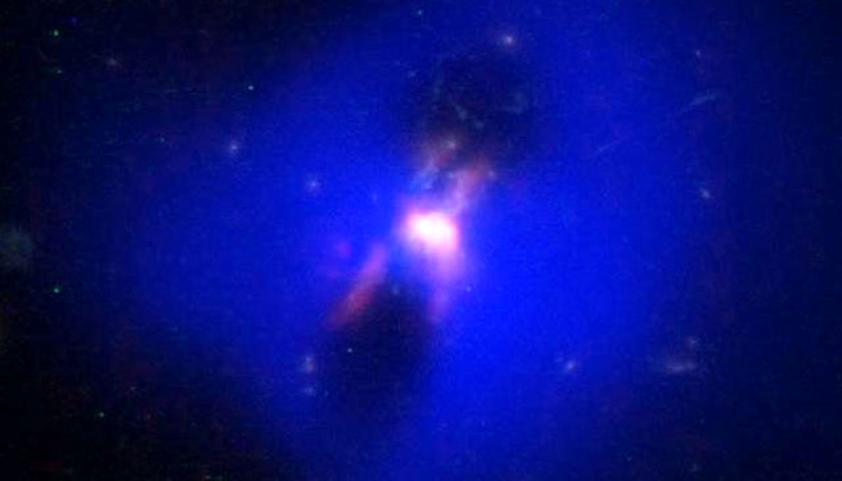 کشف ارتباط عجیب یک ابرسیاهچاله با کهکشان میزبانش
