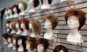 نگاهی طنز آمیز به علت اصلی واردات کلاه‌گیس با ارز دولتی! + فیلم