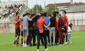 بخاطر حرف احمدزاده از باشگاه می‌روم/۴ میلیارد تومان از جیبم هزینه کردم