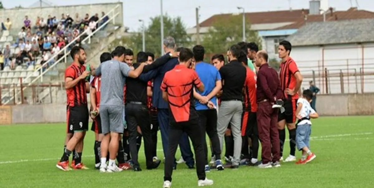 بخاطر حرف احمدزاده از باشگاه می‌روم/۴ میلیارد تومان از جیبم هزینه کردم