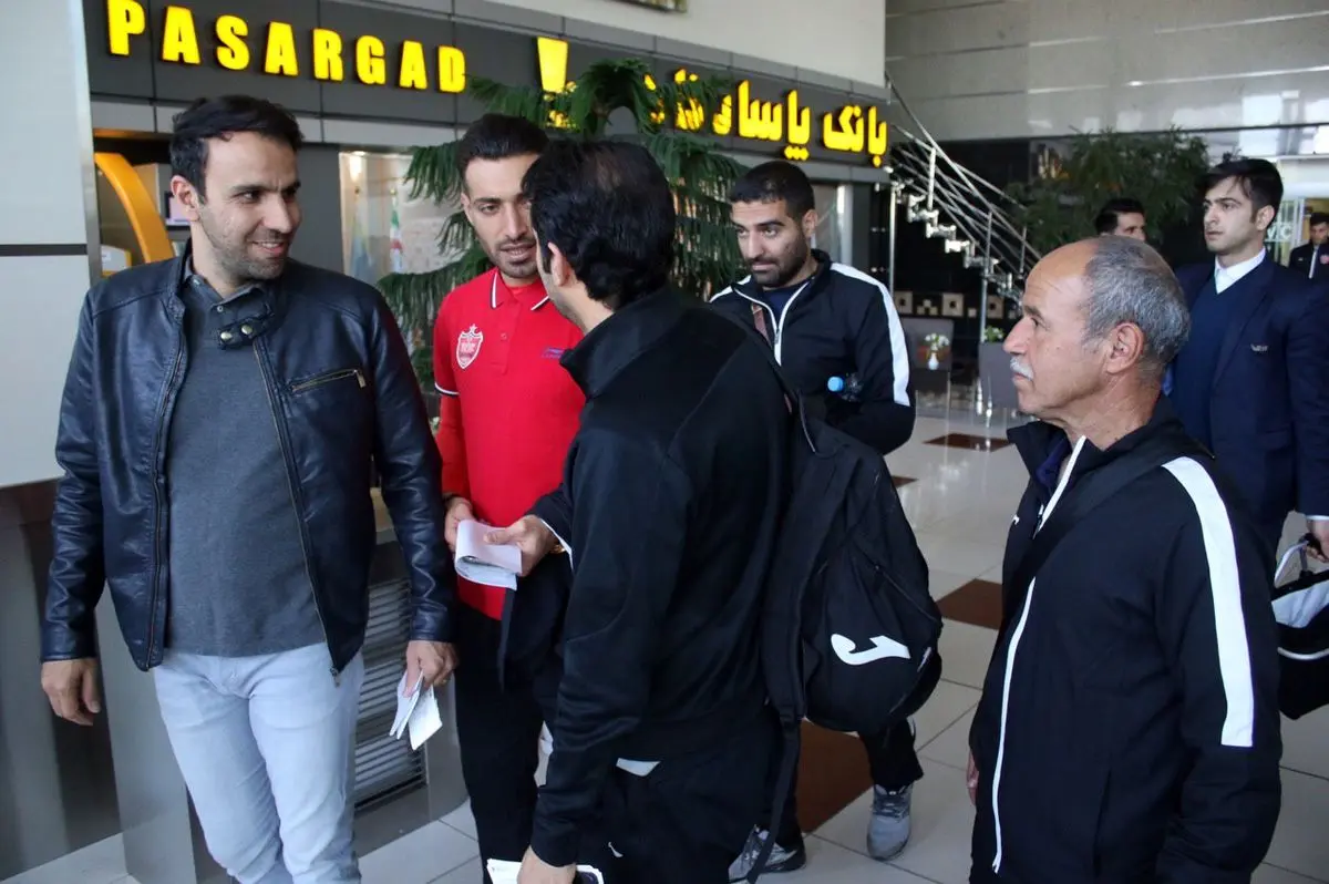 کاروان پرسپولیس راهی رشت شد