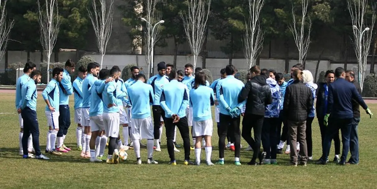 تمرین بارانی در غیاب 7 بازیکن/ تبریک استقلالی ها به باقری