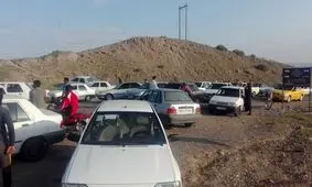 مردم روستای سرنی جاده را مسدود کردند/آسفالتی که محقق نشد