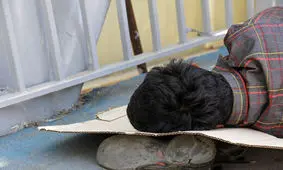 کارتن خواب ها برای اینکه یخ نزنند، هروئین بیشتری تزریق می کنند