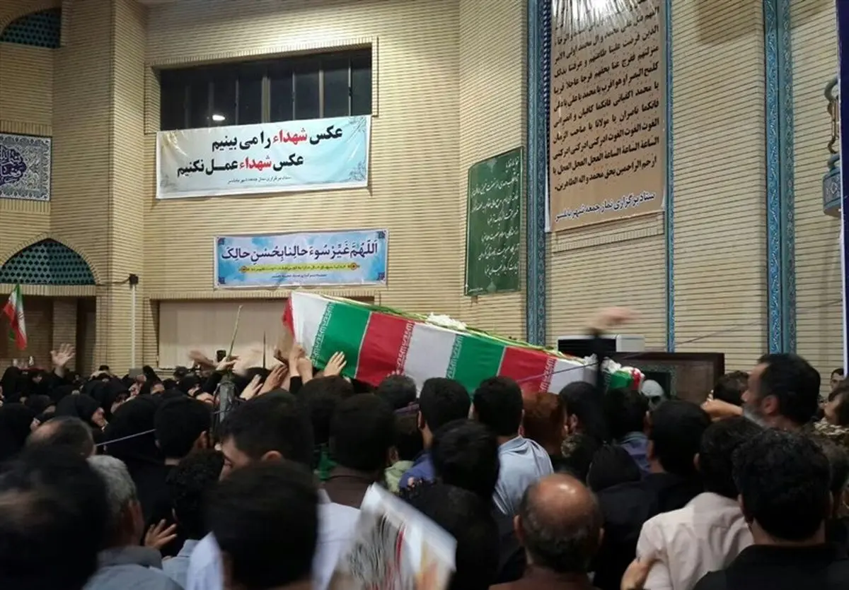 وداع پرشور مردم مازندران با پیکر شهید مدافع حرم «اسدی»