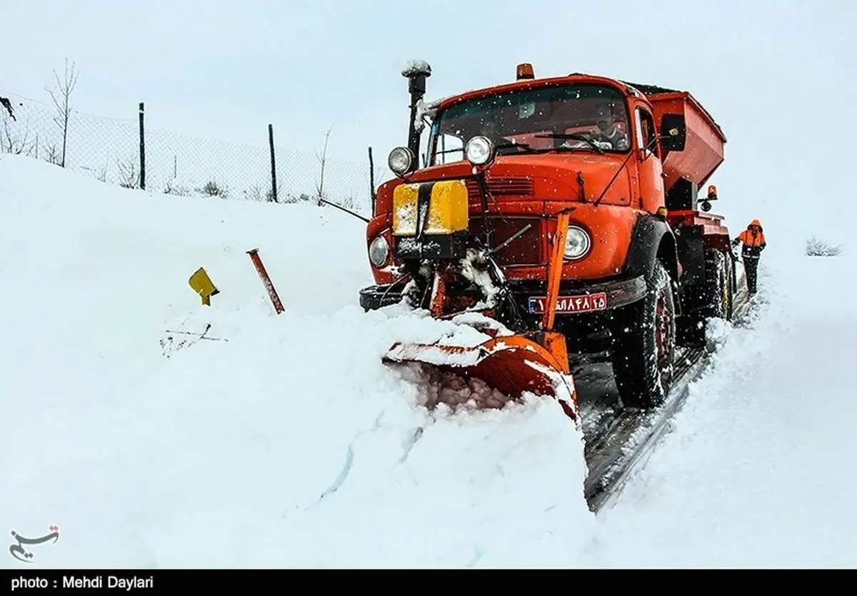 بارش سنگین برف محور رازان و زالیان را مسدود کرد
