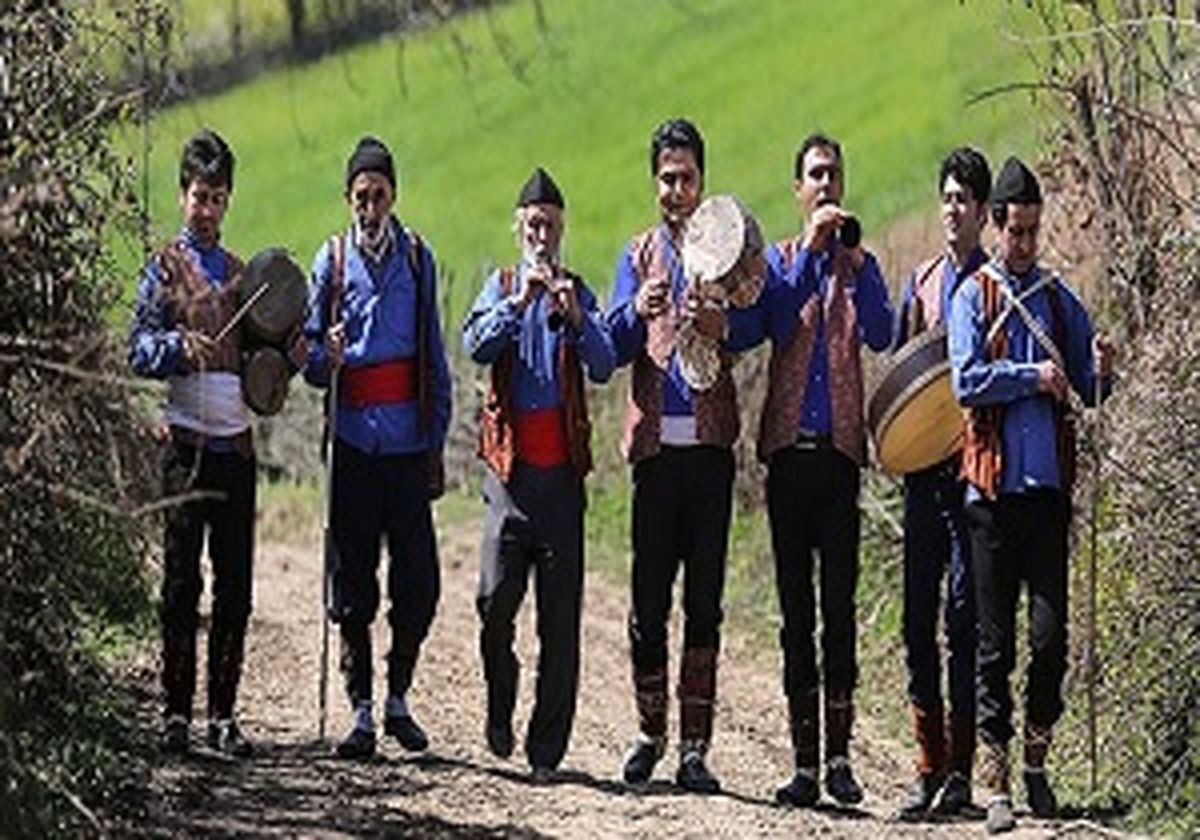موسیقی فولکلور (اقوام) در پل طبیعت طنین انداز می‌شود