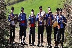 موسیقی فولکلور (اقوام) در پل طبیعت طنین انداز می‌شود