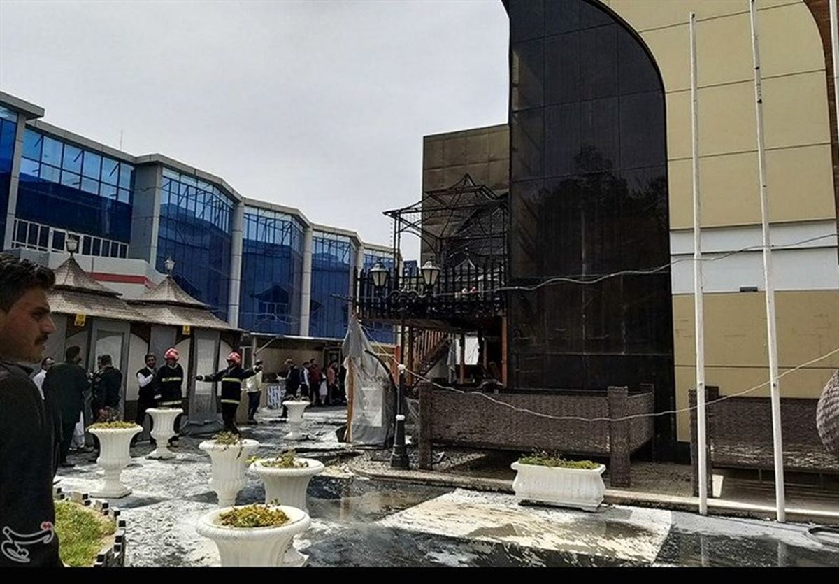 آتشسوزی در زاهدان؛ رستوران جنب سینما دچار حریق شده است+ تصاویر